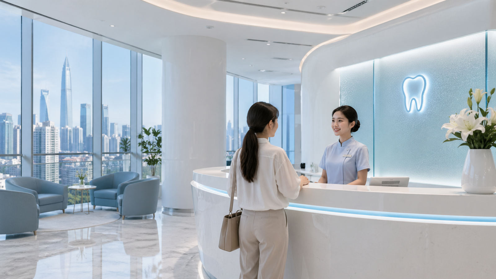 一間環境明亮、設備專業的高端深圳牙科醫院接待處，適合港人北上睇牙參考。